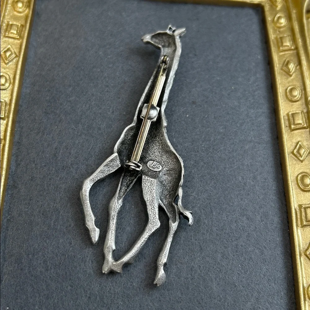 vintage JJ Jonette pewter giraffe brooch pin